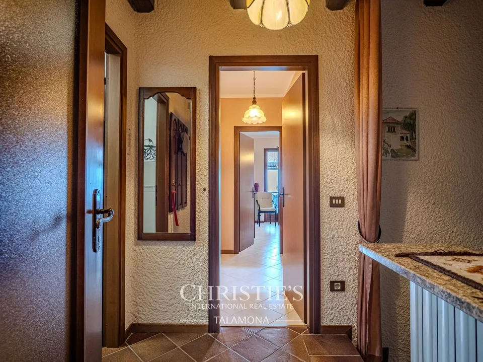 Appartement mit Seeblick und Pool in Dumenza – Foto 8 von 13