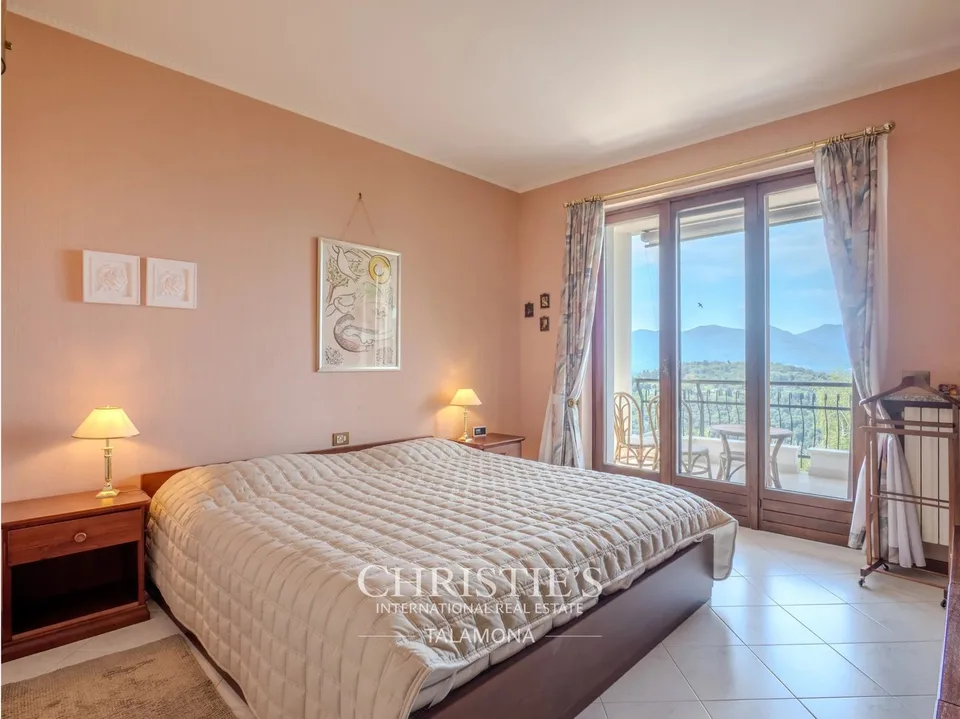 Appartement mit Seeblick und Pool in Dumenza – Foto 10 von 13