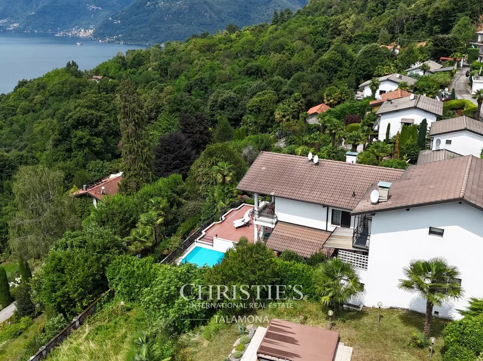 Appartement mit Seeblick und Pool in Dumenza – Foto 4 von 13