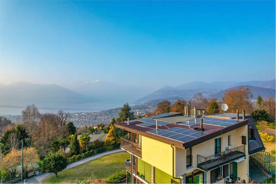 Luminoso appartamento all'ultimo piano, con bellissima vista sul Lago – foto 12 di 13