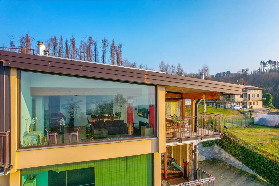 Luminoso appartamento all'ultimo piano, con bellissima vista sul Lago – foto 5 di 13