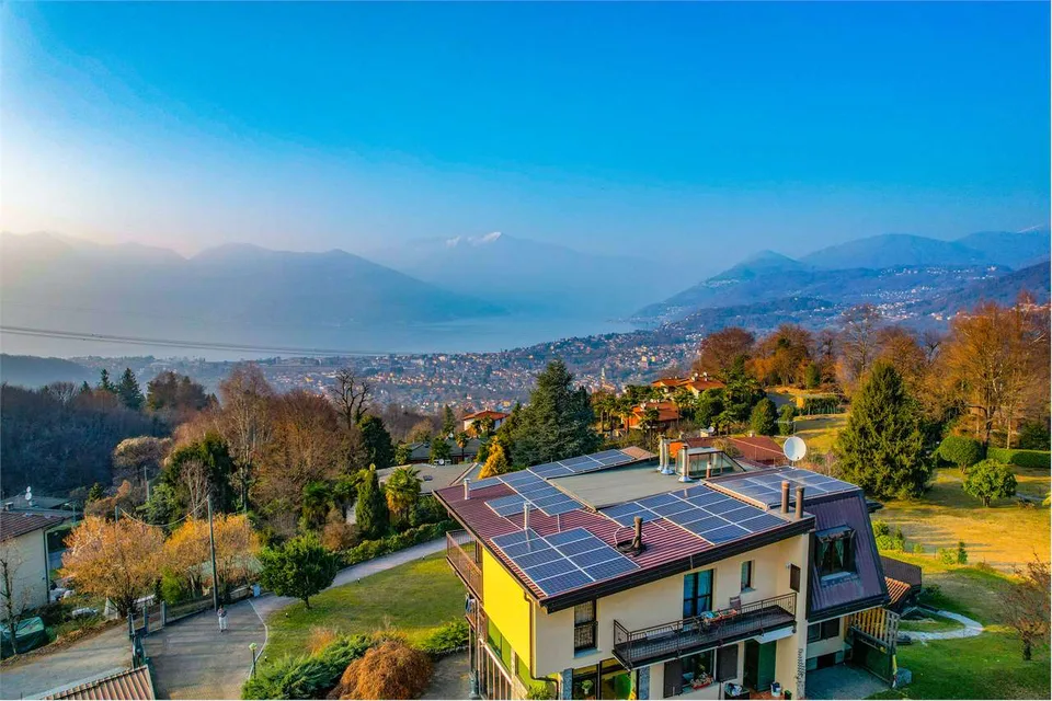 Luminoso appartamento all'ultimo piano, con bellissima vista sul Lago – foto 13 di 13