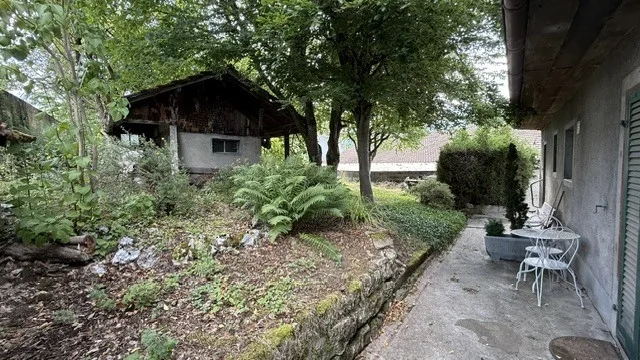 Maison 2 logements à rénover - Beau potentiel au coeur du village – photo 2 sur 13
