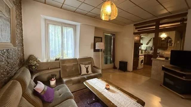 Maison 2 logements à rénover - Beau potentiel au coeur du village – photo 11 sur 13