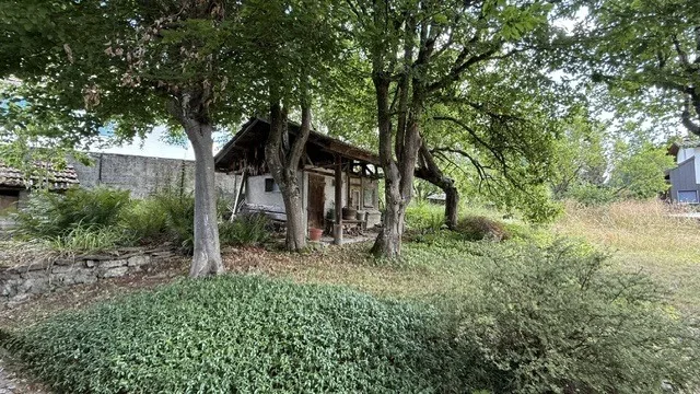 Maison 2 logements à rénover - Beau potentiel au coeur du village – photo 3 sur 13