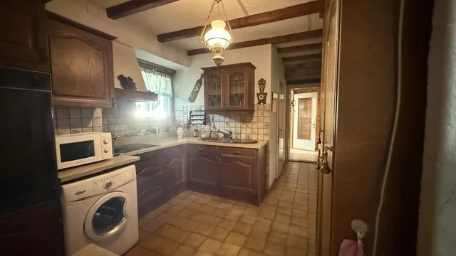 Maison 2 logements à rénover - Beau potentiel au coeur du village – photo 9 sur 13