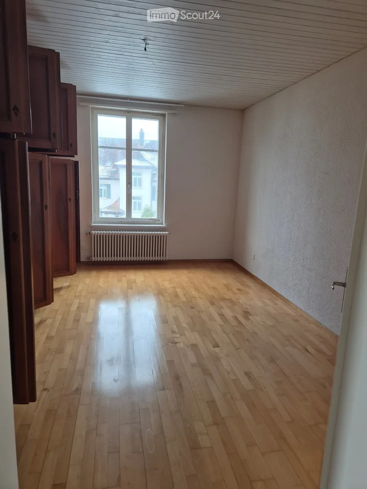 Appartamento luminoso parzialmente arredato di 3,5 locali con balcone