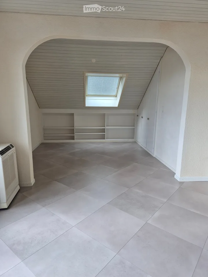 Appartamento luminoso parzialmente arredato di 3,5 locali con balcone