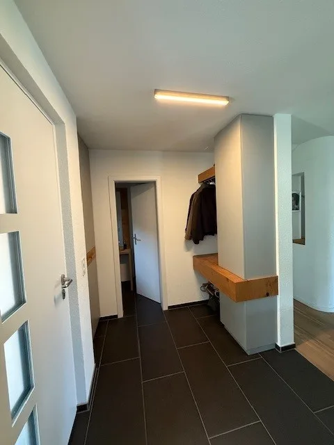 Casa a schiera di 6,5 locali in posizione tranquilla a Freienstein