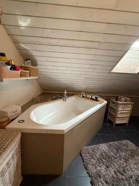 Casa a schiera di 6,5 locali in posizione tranquilla a Freienstein