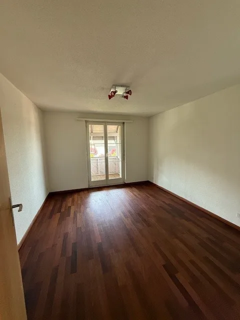 Casa a schiera di 6,5 locali in posizione tranquilla a Freienstein