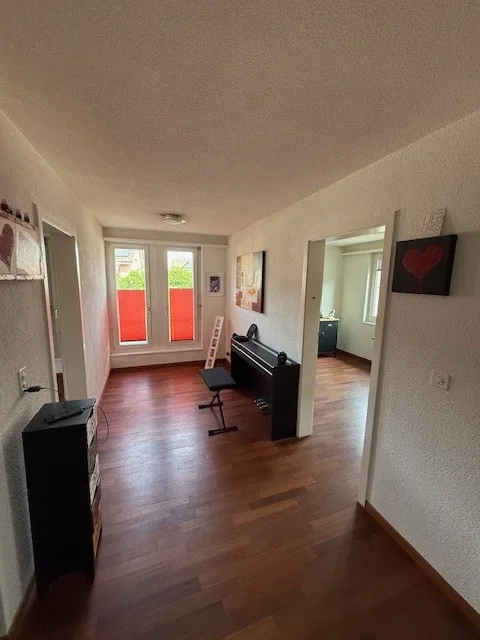 Casa a schiera di 6,5 locali in posizione tranquilla a Freienstein