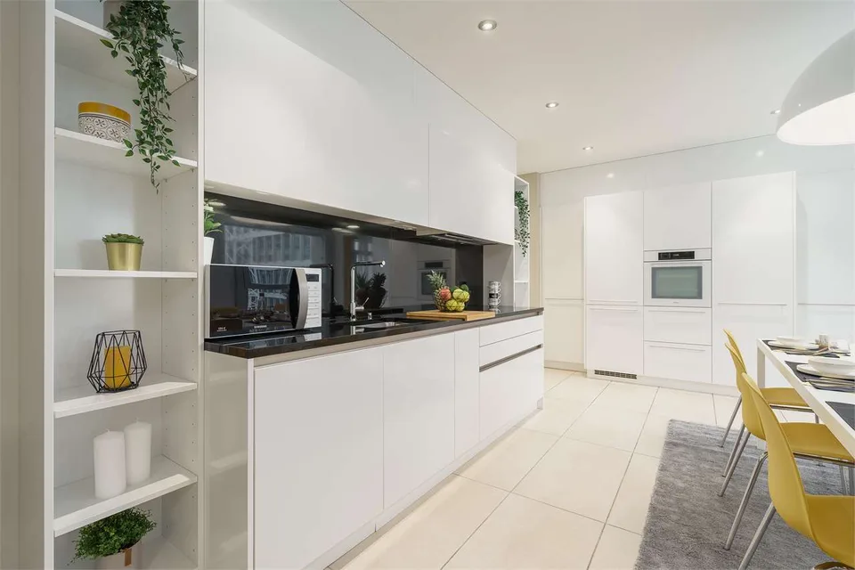 Elegantes 3.5-Zimmer-Wohnung mit Mobiliar und Blick auf den Monte San Salvatore