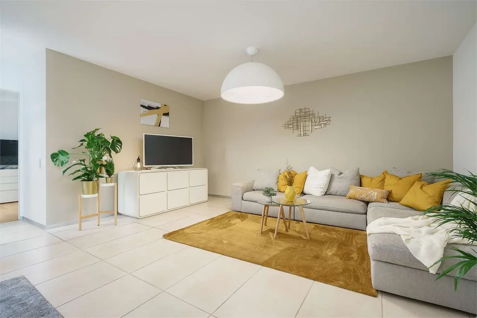 Elegantes 3.5-Zimmer-Wohnung mit Mobiliar und Blick auf den Monte San Salvatore