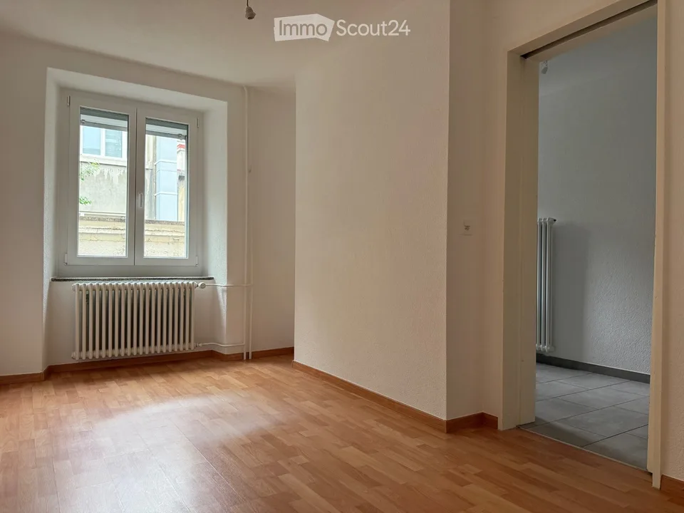 LA CHAUX-DE-FONDS: SCHÖNES APPARTEMENT 2,5 ZIMMER ERDGESCHOSS – Foto 4 von 5