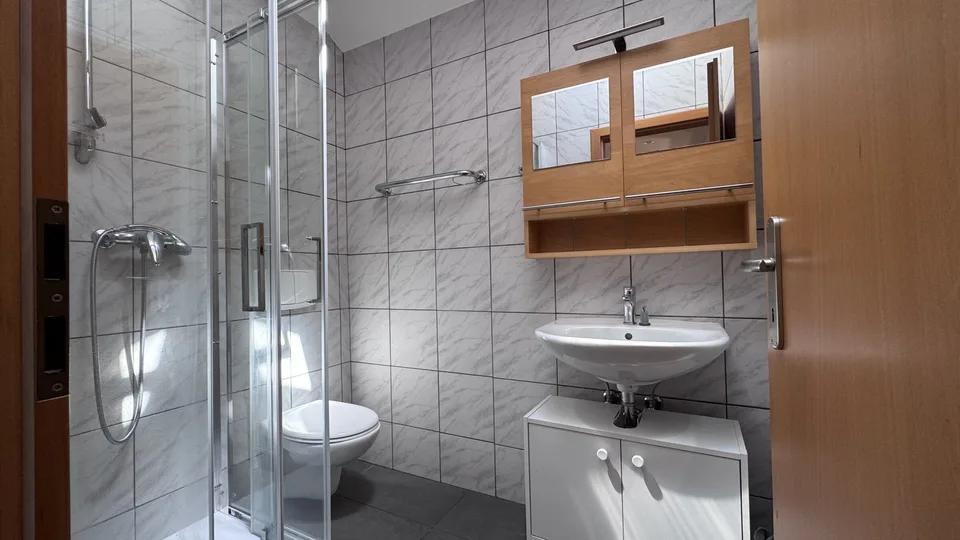 Geräumig und einladendes 2.5-Zimmer-Apartment im letzten Stock in Canobbio