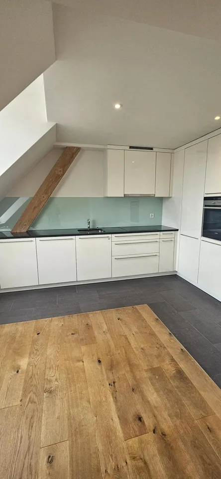 charmante 3.5 Zimmer-Maisonettewohnung in Zürich – Foto 3 von 13