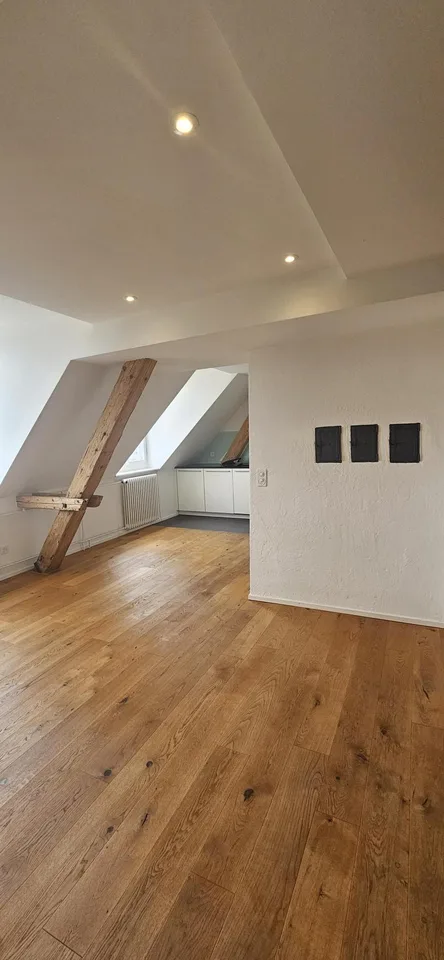 charmante 3.5 Zimmer-Maisonettewohnung in Zürich – Foto 7 von 13