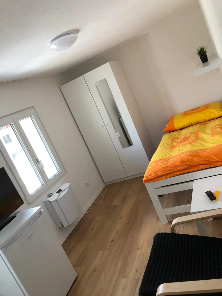 Z 506 / Vollausgerüstetes, möbliertes WG-Zimmer mit TV / Internet