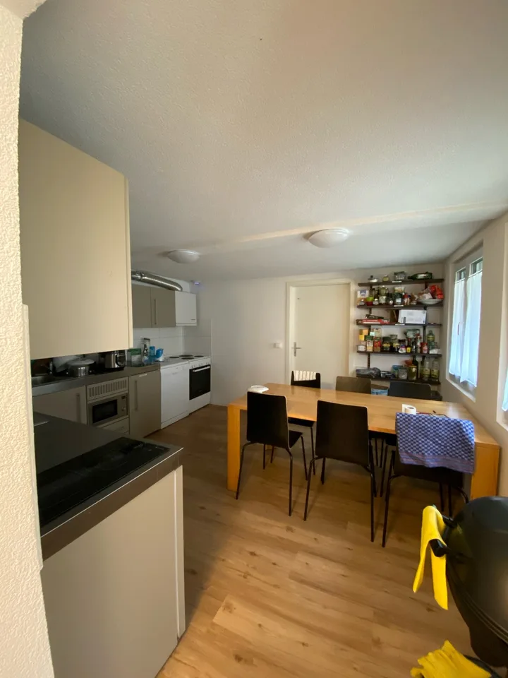 Z 506 / Vollausgerüstetes, möbliertes WG-Zimmer mit TV / Internet