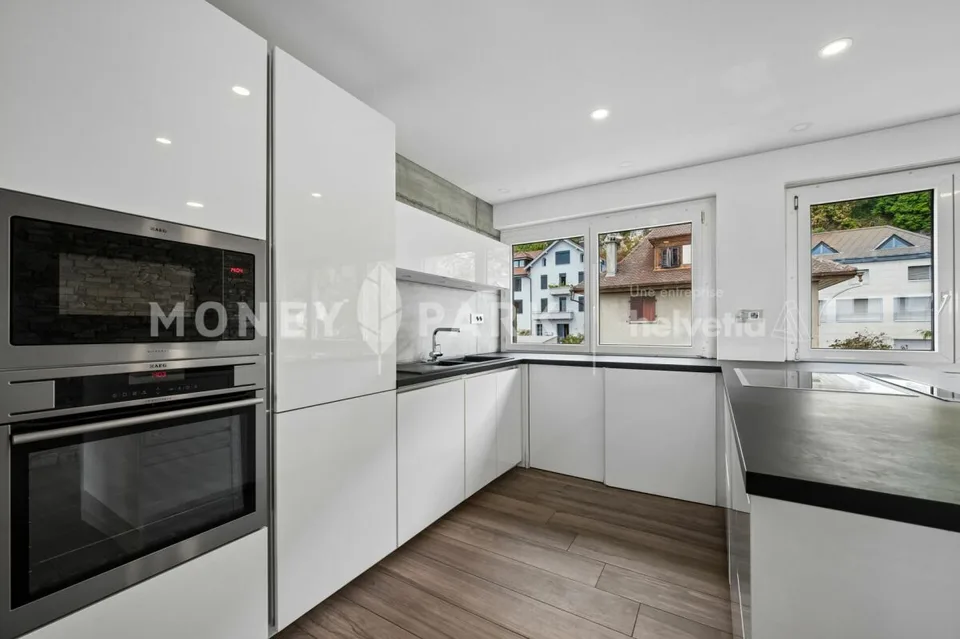 Wohnung mit 4.5 Zimmern, Balkon und Seeblick – Foto 2 von 11