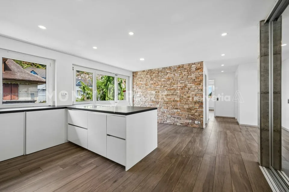 Wohnung mit 4.5 Zimmern, Balkon und Seeblick – Foto 3 von 11