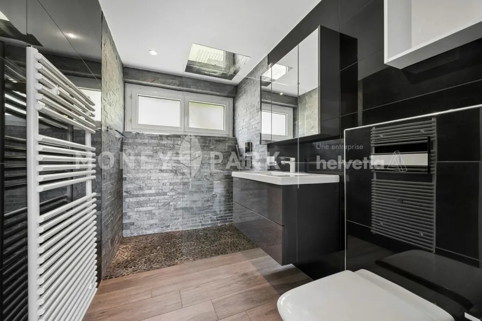 Wohnung mit 4.5 Zimmern, Balkon und Seeblick – Foto 9 von 11