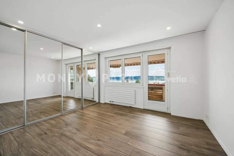Wohnung mit 4.5 Zimmern, Balkon und Seeblick – Foto 5 von 11