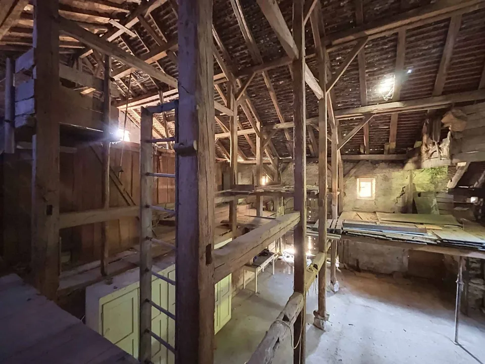 Bauernhof im Dorfzentrum mit Charakter, der wieder erfunden werden muss – Foto 10 von 11