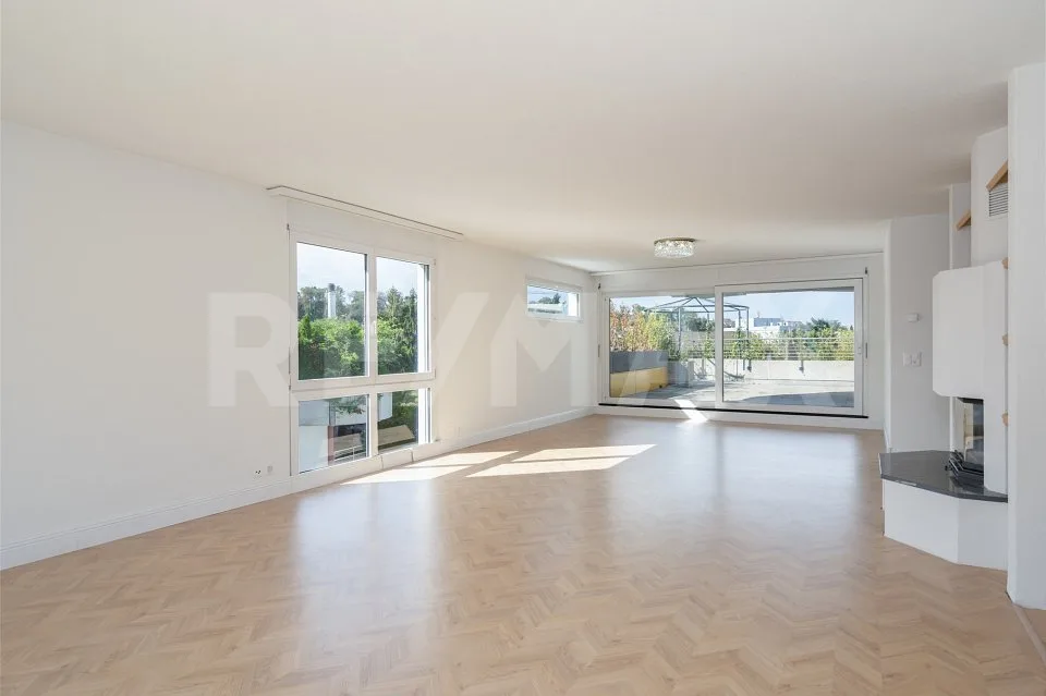 Exklusive Terrassenwohnung mit Panorama-Aussenbereich und höchstem ... – Foto 2 von 13