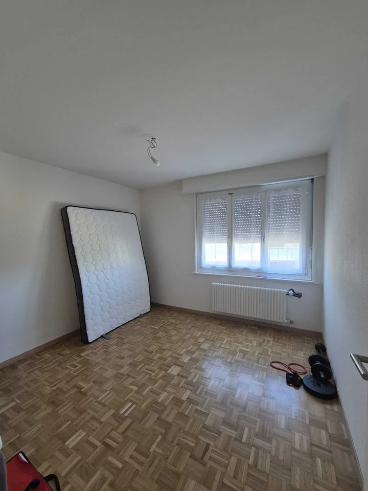 Beautiful 3-room modern apartment on the 1st floor with elevator near the lake