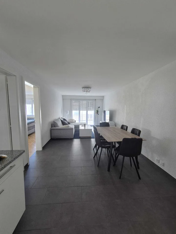Beautiful 3-room modern apartment on the 1st floor with elevator near the lake