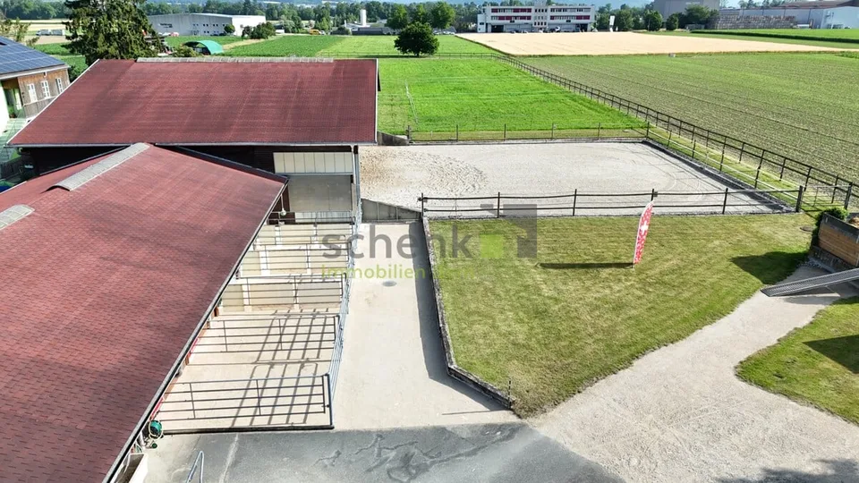 Sehr grosszügiges Haus für Pferdeliebhaber – Foto 4 von 13
