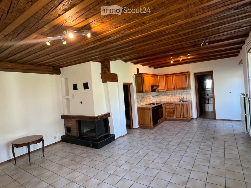 Large studio/garage space equipped + apartment