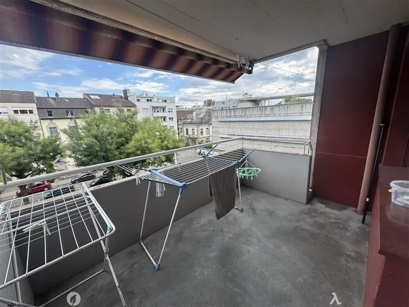 Appartamento luminoso 4.5 locali con balcone nel centro di Biel – foto 7 di 9