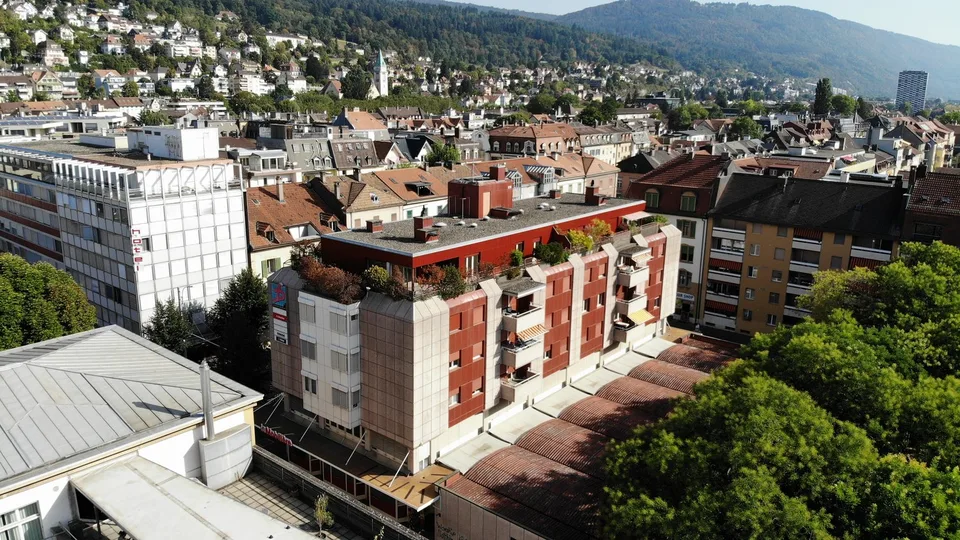 Appartamento luminoso 4.5 locali con balcone nel centro di Biel – foto 8 di 9