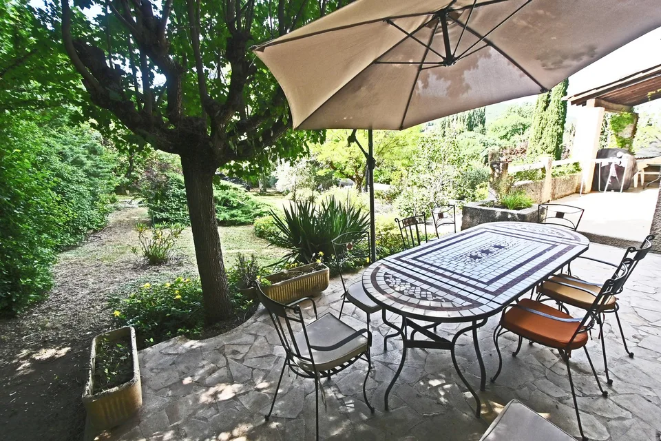 Charmante Villa aus Stein in Dauphin – 7 Zimmer mit Pool und großem Grundstück – Foto 7 von 14