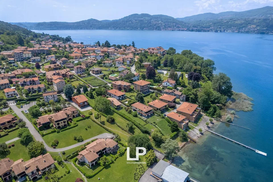Moderne Villa mit Neubau und Seeblick in Ranco – Foto 2 von 13