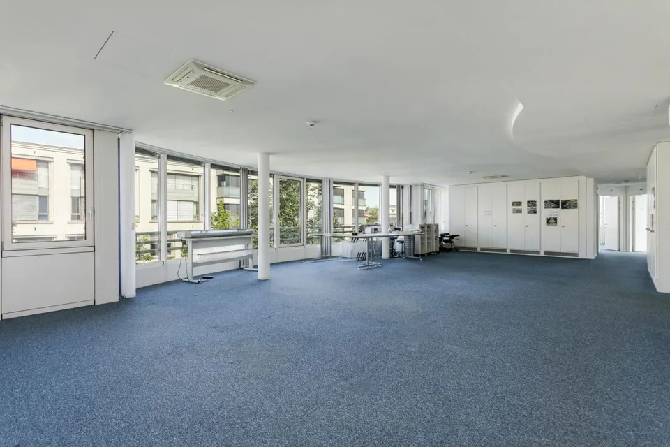 EXKLUSIVER UNTERNEHMENSHAUPTSITZ IM HERZEN VON ZUG – Foto 5 von 13