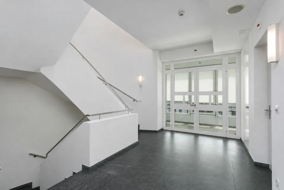 EXKLUSIVER UNTERNEHMENSHAUPTSITZ IM HERZEN VON ZUG – Foto 9 von 13