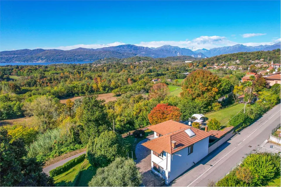 Villa indipendente in posizione riservata, con vista sul Lago Maggiore – foto 4 di 13