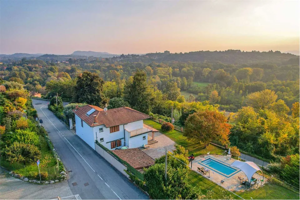 Villa indipendente in posizione riservata, con vista sul Lago Maggiore – foto 2 di 13