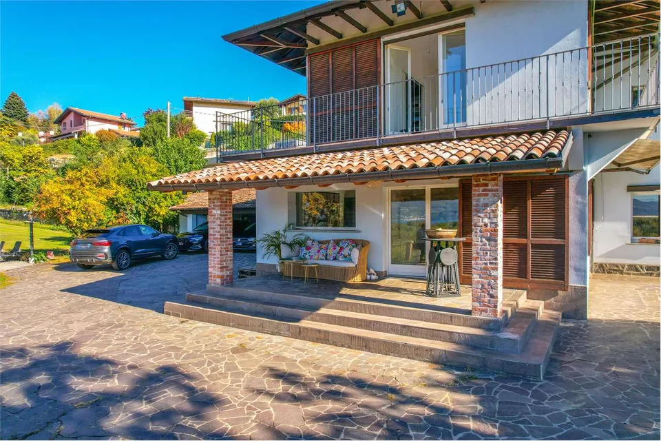 Villa indipendente in posizione riservata, con vista sul Lago Maggiore – foto 9 di 13