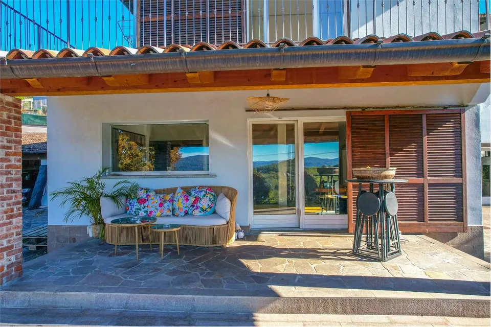 Villa indipendente in posizione riservata, con vista sul Lago Maggiore – foto 11 di 13