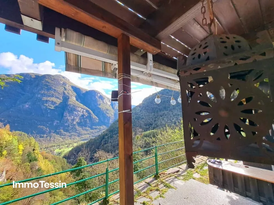 Rustico accogliente nel Maggiatal in una posizione tranquilla con una vista meravigliosa sulle montagne ticinesi – foto 2 di 13
