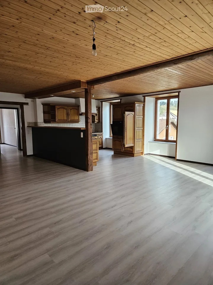 For rent 6.5-room apartment La Ferrières