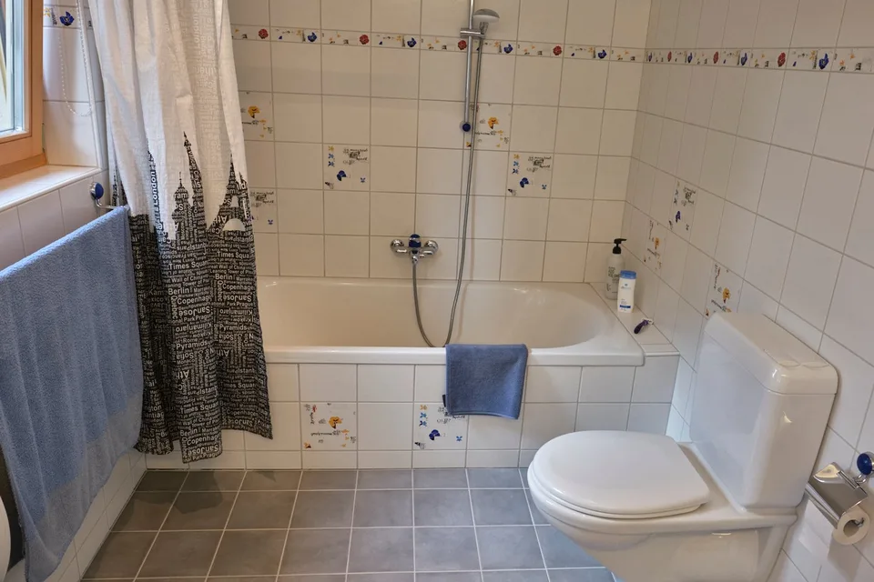 Attraktives, gepflegtes 7.5-Zimmer-Einfamilienhaus, freistehend, an ruhiger, schöner Lage in Rafz – Foto 14 von 21