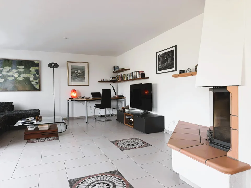 Attraktives, gepflegtes 7.5-Zimmer-Einfamilienhaus, freistehend, an ruhiger, schöner Lage in Rafz – Foto 6 von 21