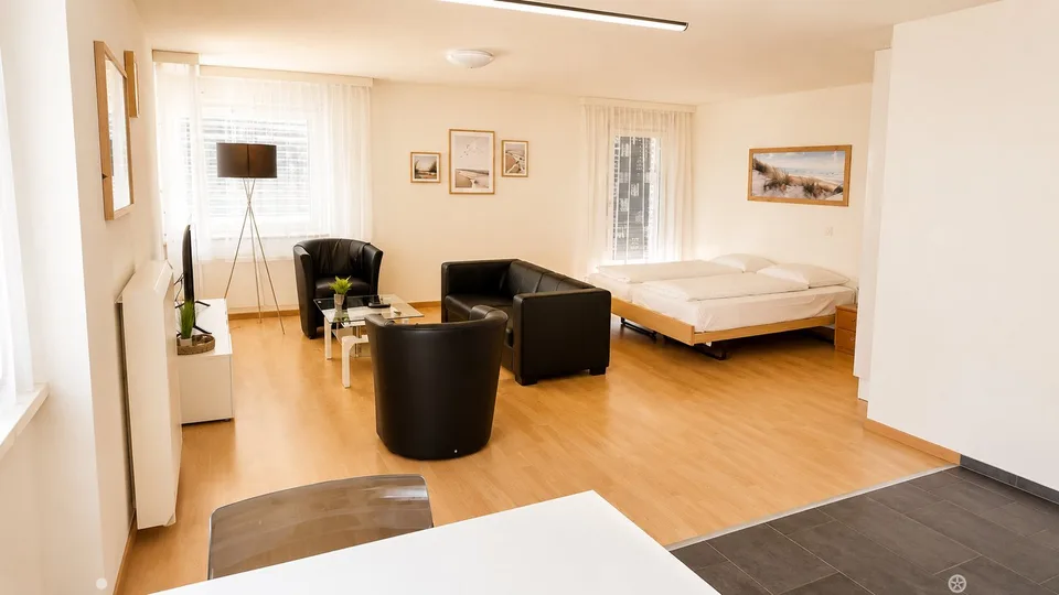 Möbliert wohnen im Herzen von Biel – 40 m², Balkon, Klima & Sauna – Foto 3 von 14