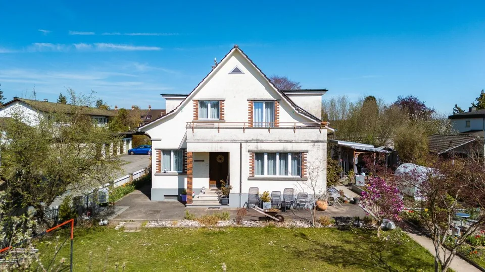 Grosszügige 4.5-Zimmerwohnung auf zwei Etagen mit Terrasse und Garten!